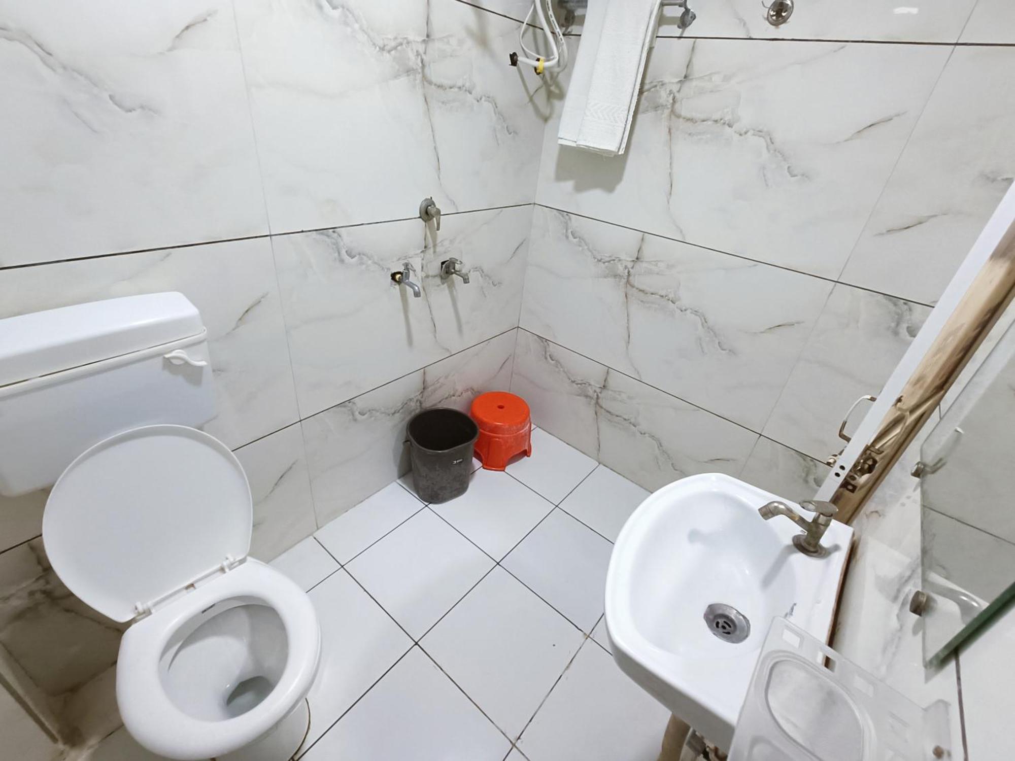 Hotel S Tower Uddzsaín Kültér fotó