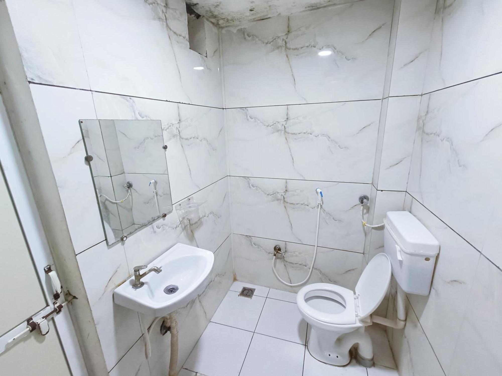 Hotel S Tower Uddzsaín Kültér fotó